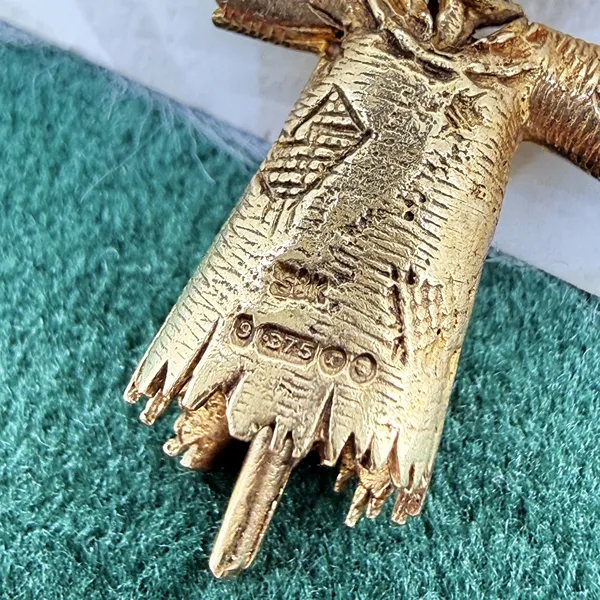 Vintage 9ct Gold Scarecrow Charm, London 1972 — image 8