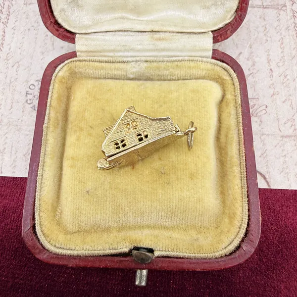Vintage 9ct Gold Opening House Charm, London 1973 — image 2