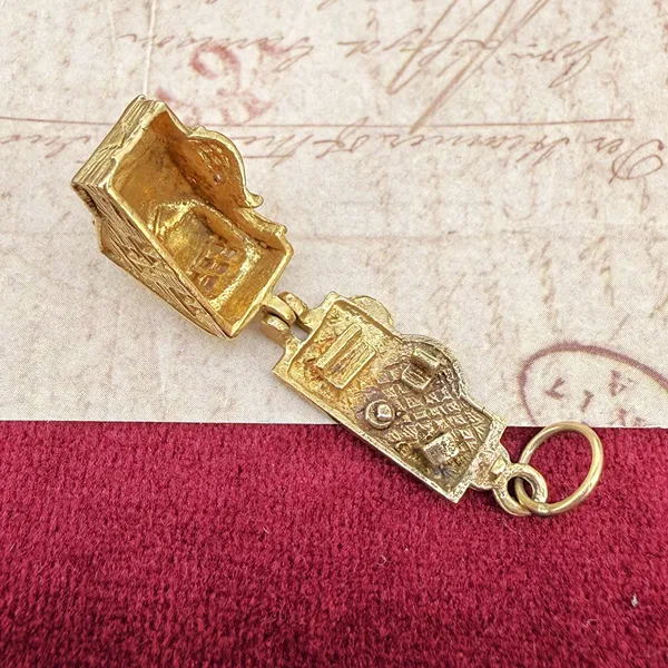 Vintage 9ct Gold Opening House Charm, London 1973 — image 7