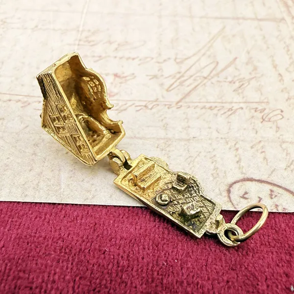 Vintage 9ct Gold Opening House Charm, London 1973 — image 8