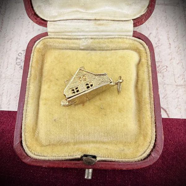 Vintage 9ct Gold Opening House Charm, London 1973