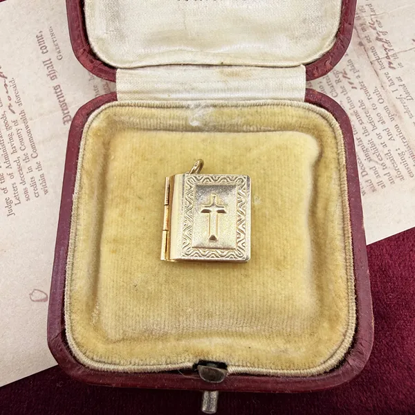 9ct Yellow Gold Bible Charm, London 1965 — image 2