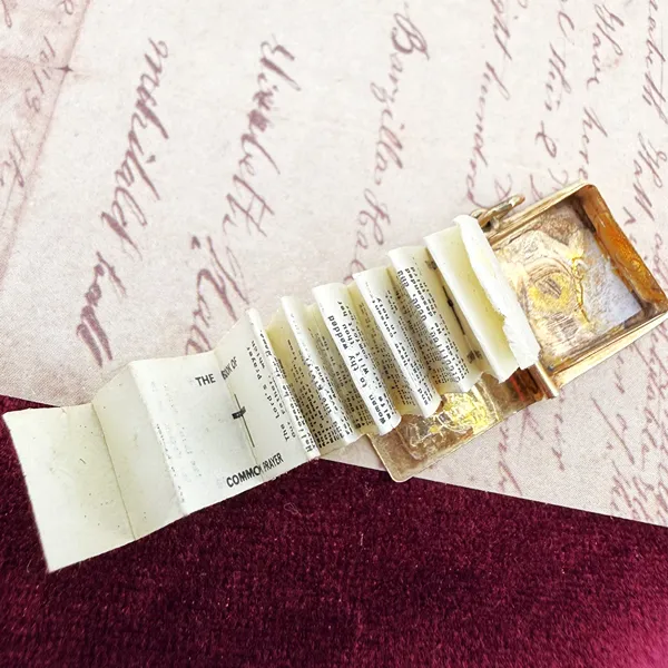 9ct Yellow Gold Bible Charm, London 1965 — image 8