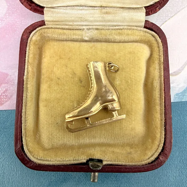 9ct Yellow Gold Ice Skate Charm, London 1973 — image 2