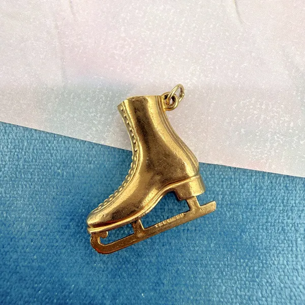 9ct Yellow Gold Ice Skate Charm, London 1973 — image 5
