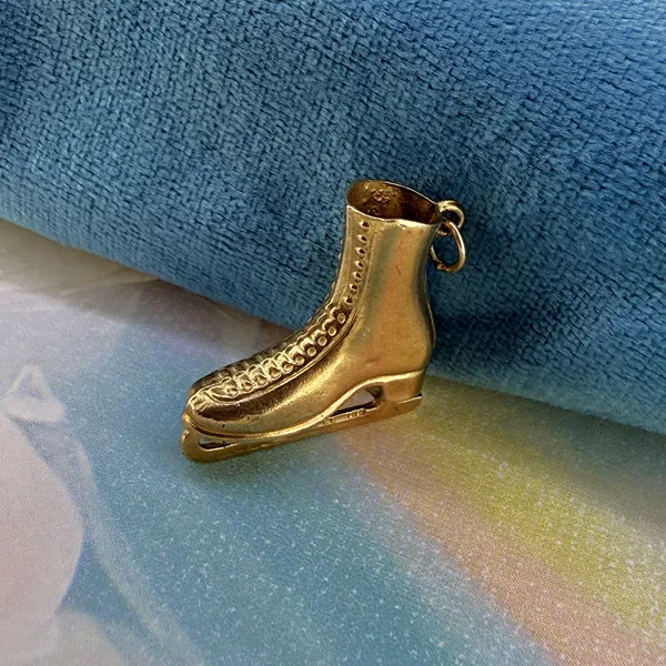 9ct Yellow Gold Ice Skate Charm, London 1973 — image 7