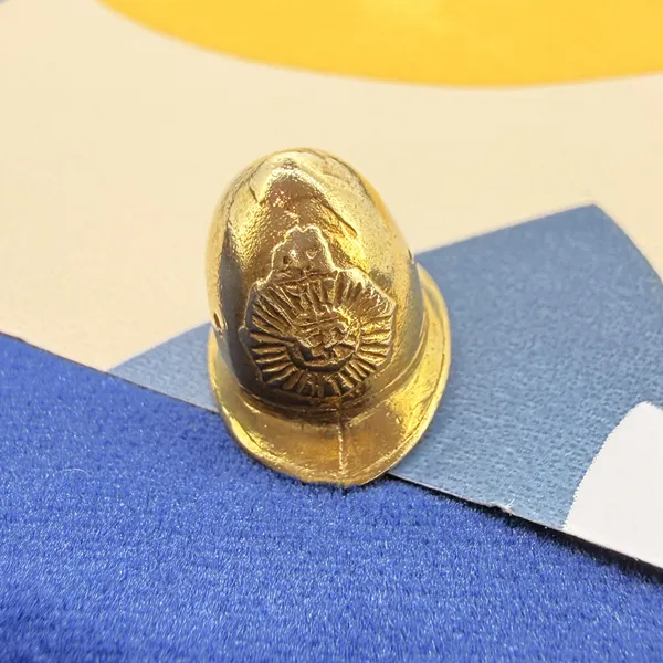 9ct Yellow Gold Policeman's Helmet Charm, London 1972 — image 5