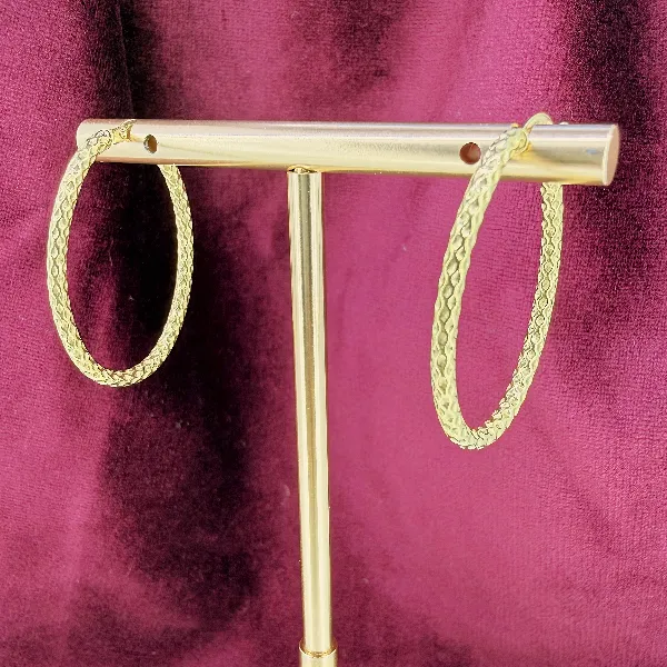 9ct Yellow Gold Italian Textured Oval Hoop Earrings — image 3