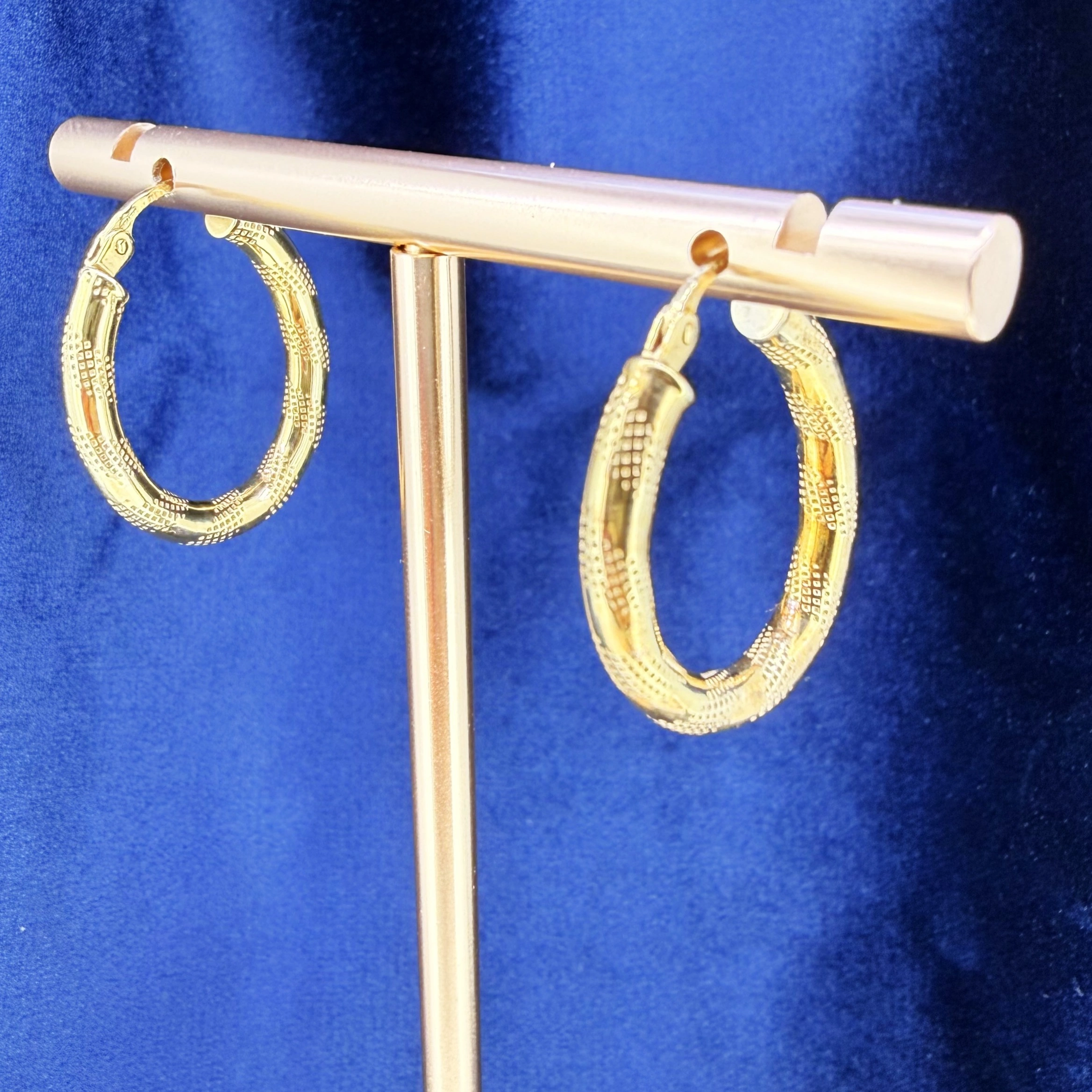 Vintage 9ct Yellow Gold Textured Hoop Earrings — image 3