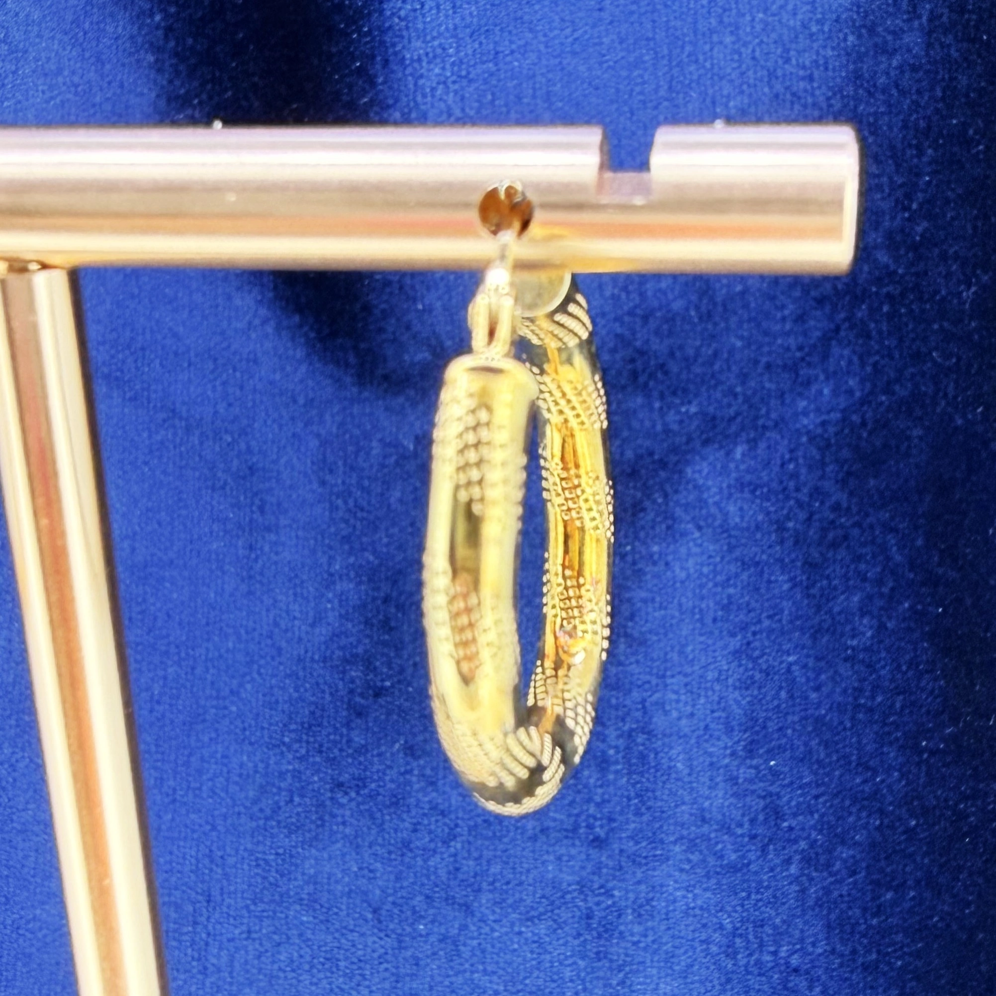 Vintage 9ct Yellow Gold Textured Hoop Earrings — image 4