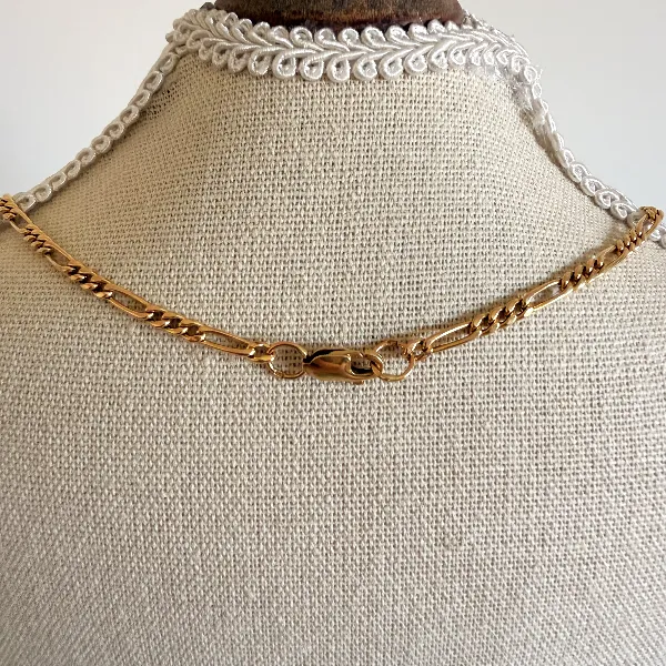 Vintage 9ct Yellow Gold Albert Style Figaro Chain, Birmingham 1995 — image 9
