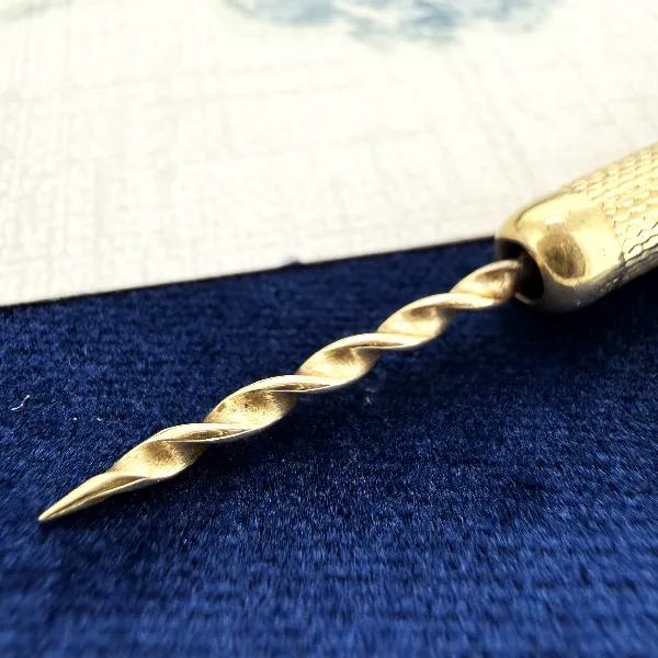 9ct Gold Retractable Cigar Piercer Pendant, Birmingham 1960 — image 4