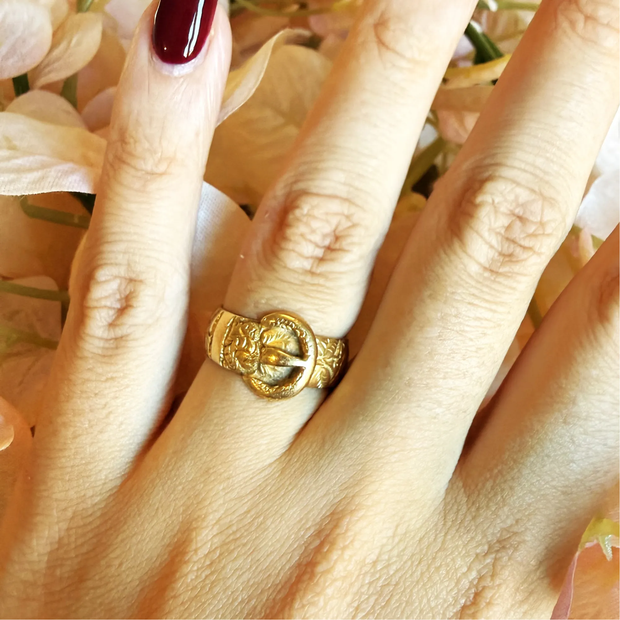 18ct Yellow Gold Hand Engraved Buckle Ring, London 1918 — image 12