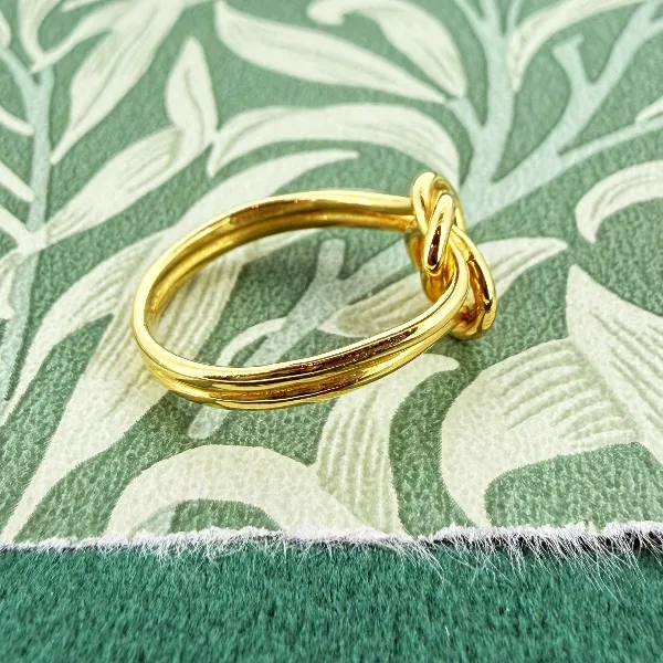 18ct Yellow Gold Love Knot Ring, London 1973 — image 6