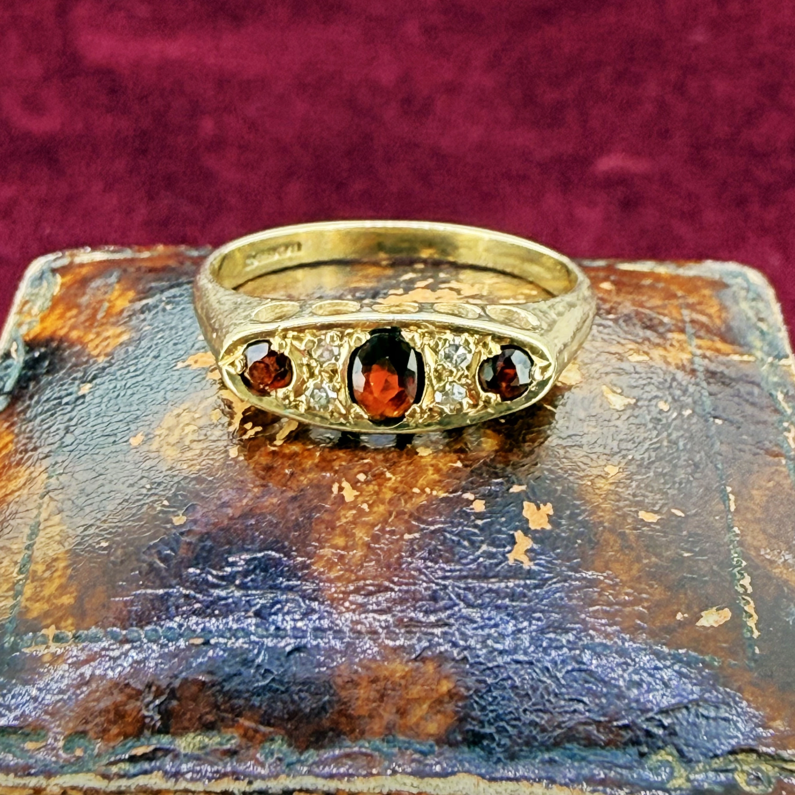 Vintage 9ct Yellow Gold Garnet and Diamond Ring, Birmingham 1992 — image 4