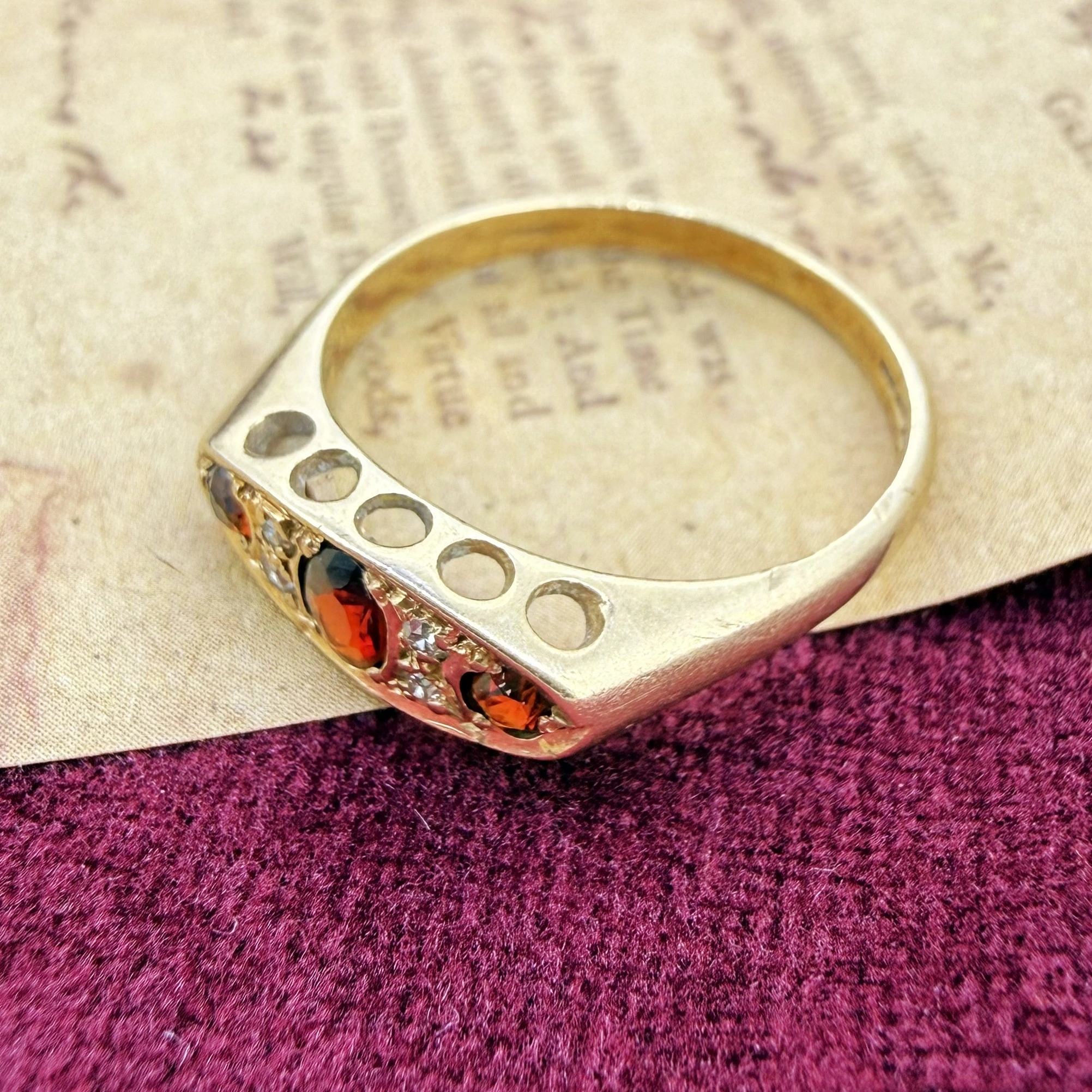 Vintage 9ct Yellow Gold Garnet and Diamond Ring, Birmingham 1992 — image 6