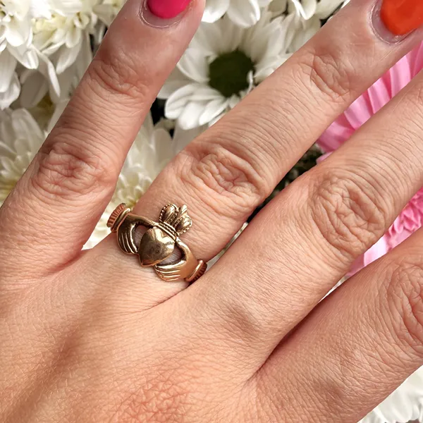 9ct Yellow Gold Irish Claddagh Ring — image 11