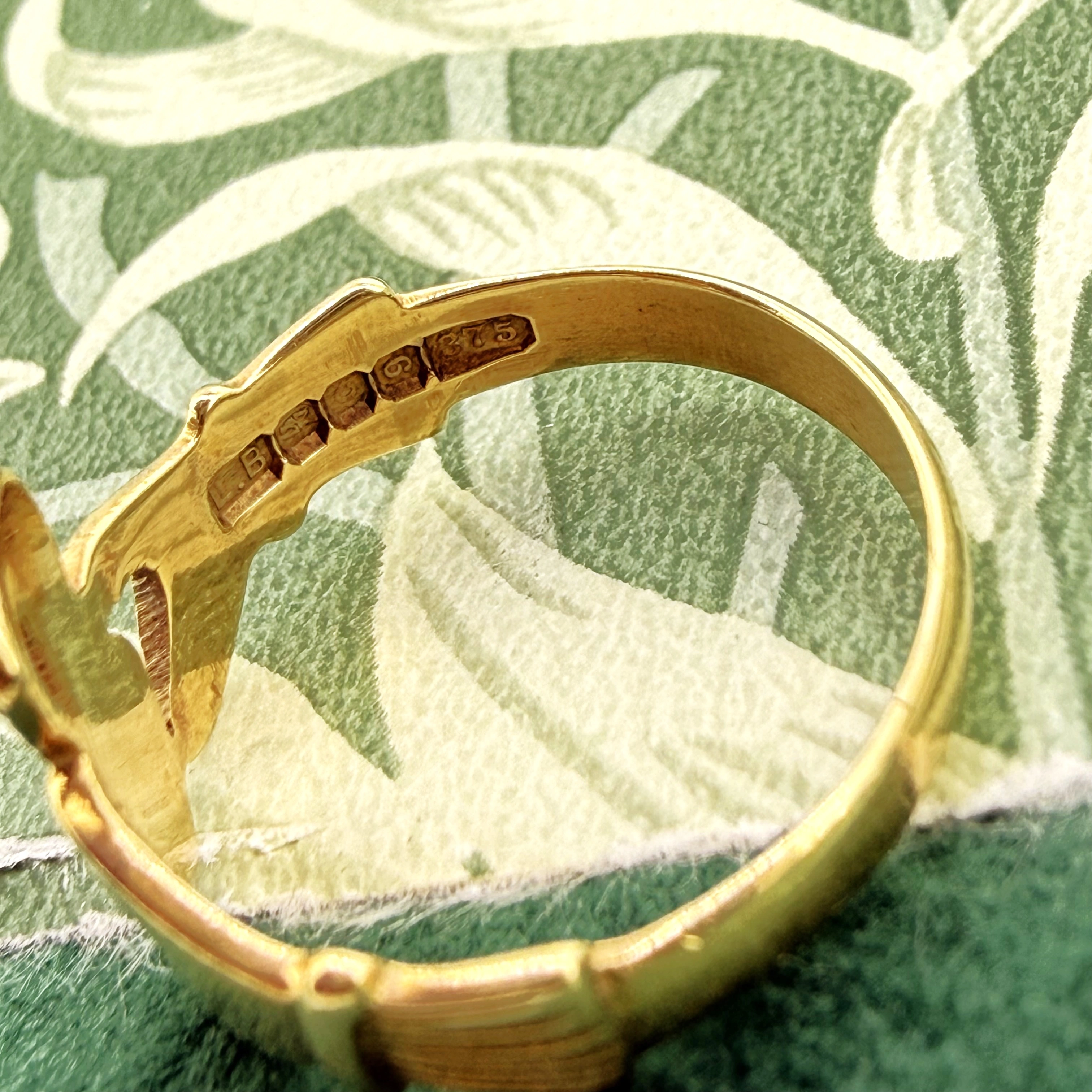 9ct Yellow Gold Irish Claddagh Ring — image 8