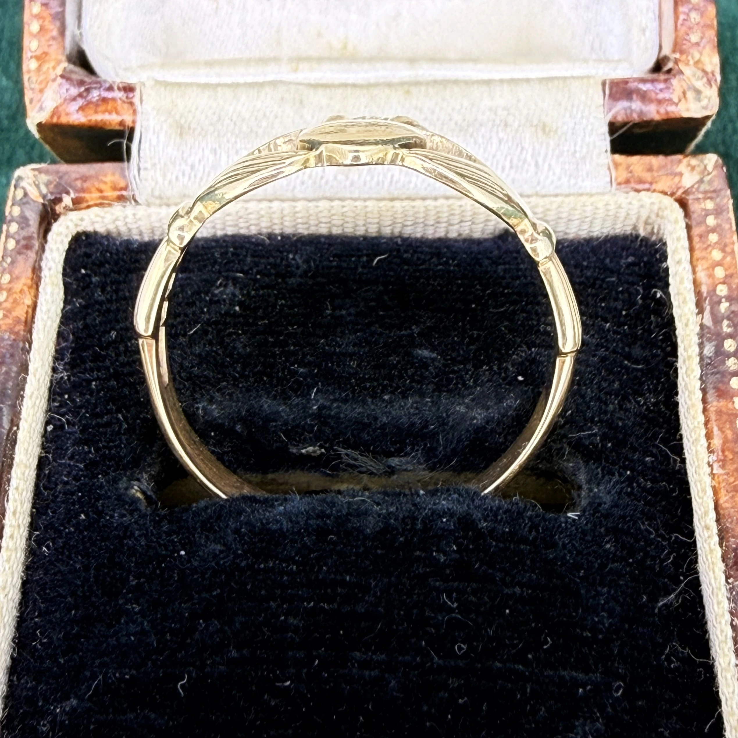 9ct Yellow Gold Irish Claddagh Ring — image 9