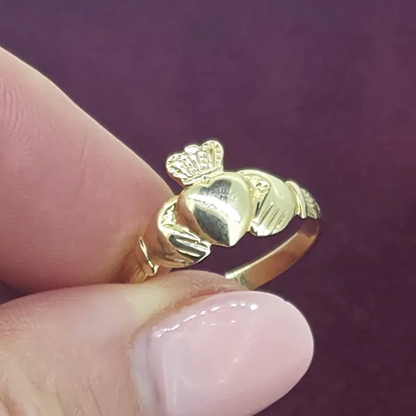 9ct Yellow Gold Unisex Claddagh Ring — image 3