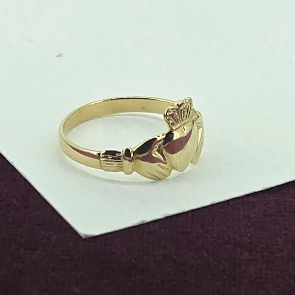 9ct Yellow Gold Unisex Claddagh Ring — image 5