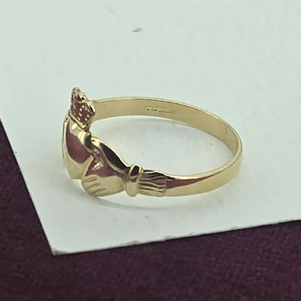 9ct Yellow Gold Unisex Claddagh Ring — image 6