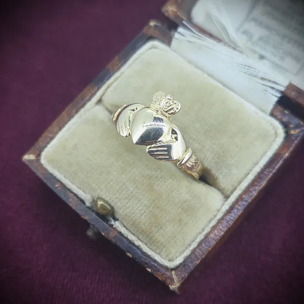 9ct Yellow Gold Unisex Claddagh Ring