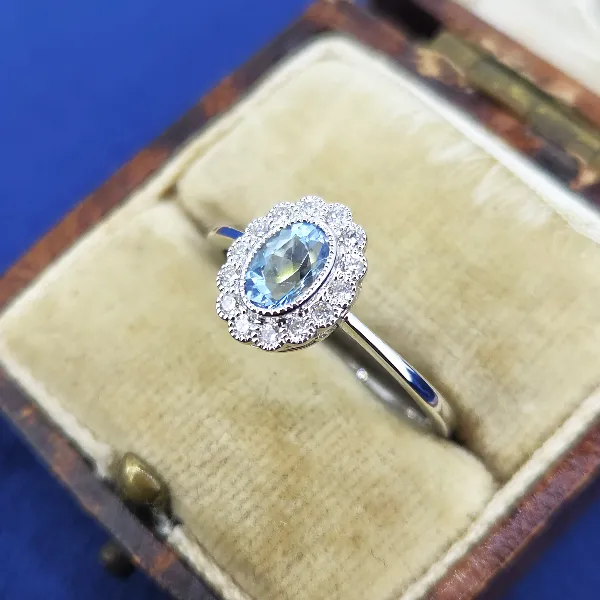 18ct White Gold Aquamarine & Diamond Cluster Ring — image 3