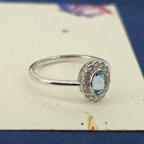 18ct White Gold Aquamarine & Diamond Cluster Ring — image 6