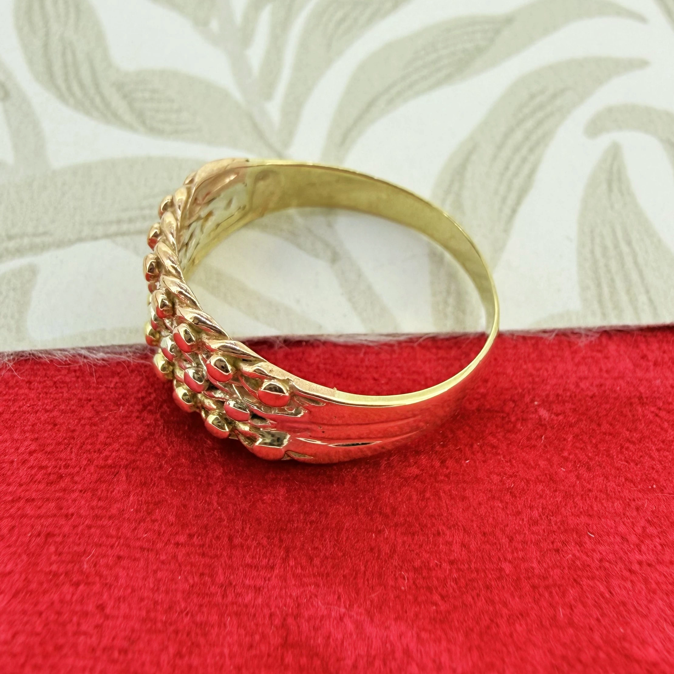 Vintage 9ct Three Colour Gold Keeper Ring — image 6