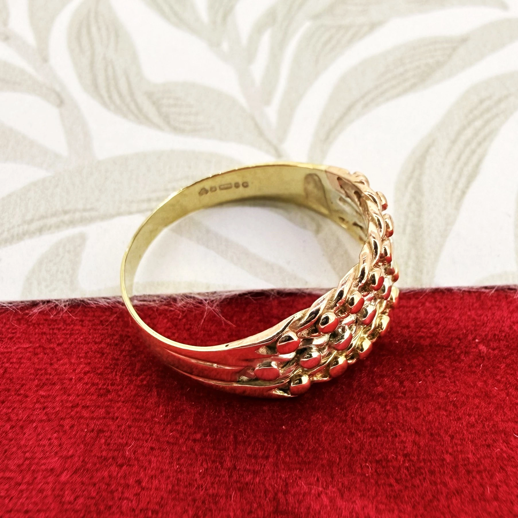 Vintage 9ct Three Colour Gold Keeper Ring — image 7